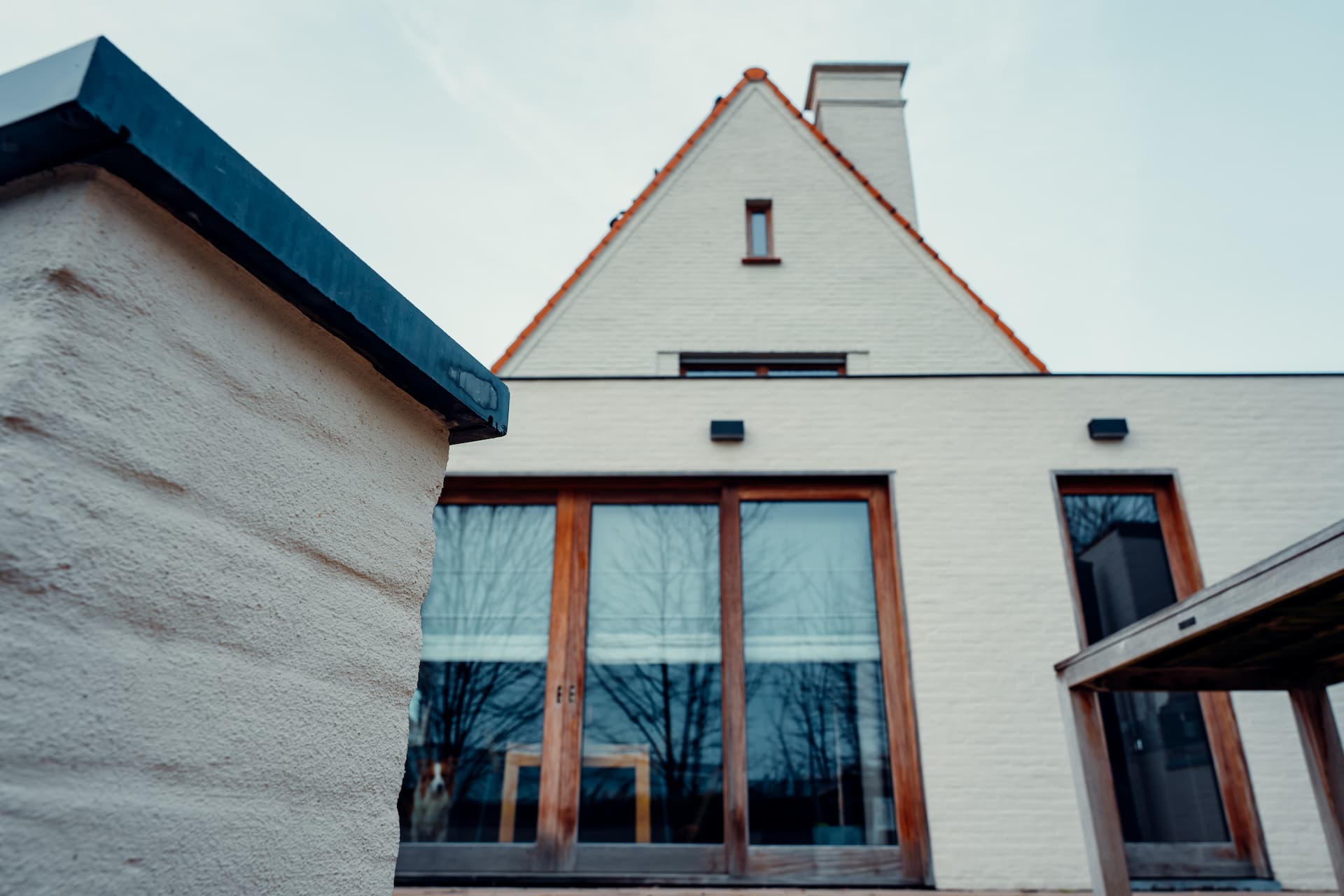 Moderne woning met gekaleide gevel